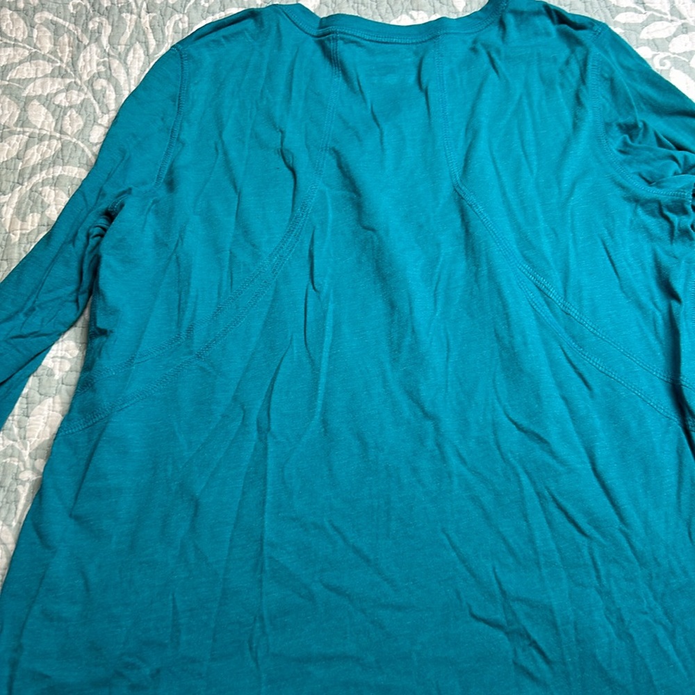 Women’s Athletic Tops - Picture 6 of 7